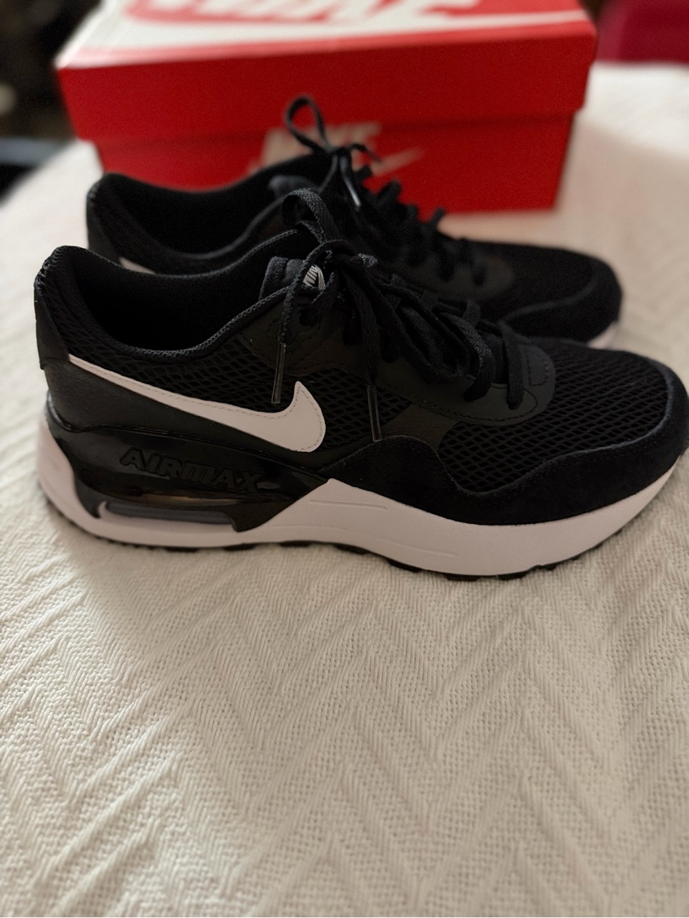 Nike Air Max Black and White - Picture 5 of 9